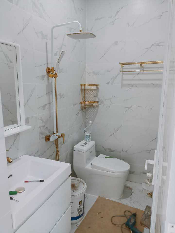 Pemasangan keran dan shower kamar mandi