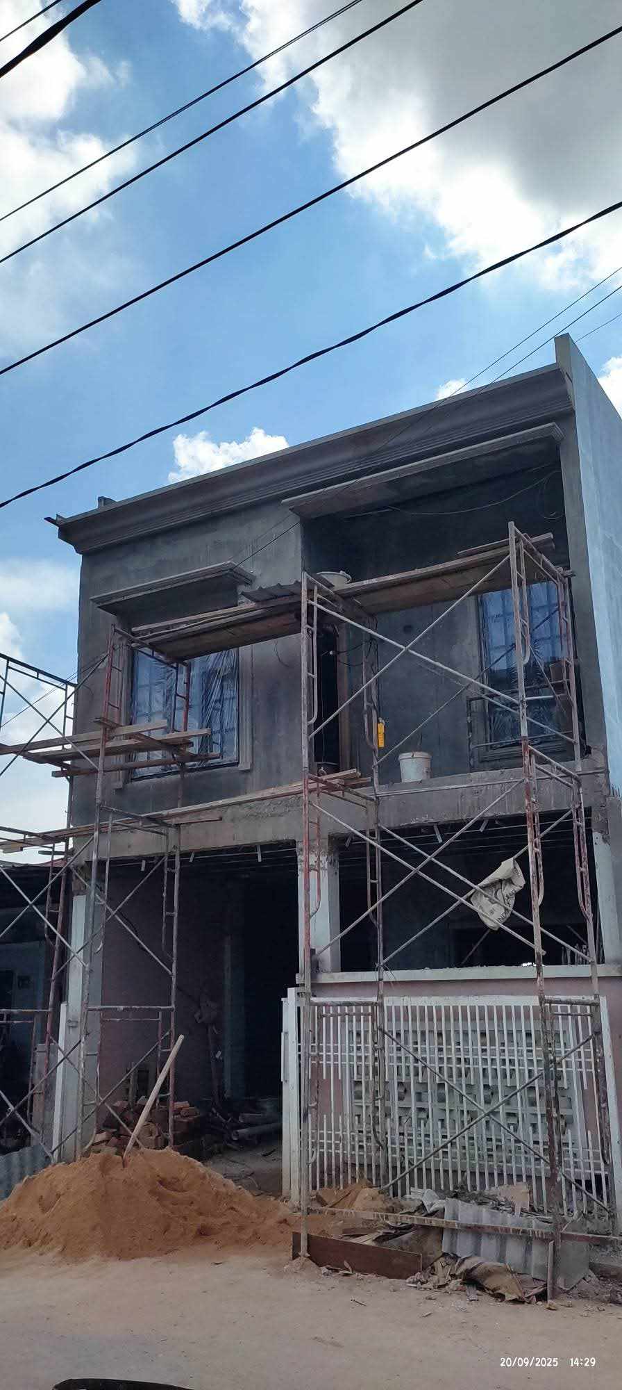 Proses konstruksi rumah 2 lantai